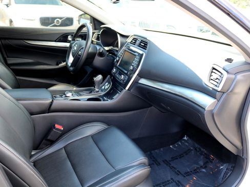 Used 2022 Nissan Maxima SV w/ Floor Mat Group image 35