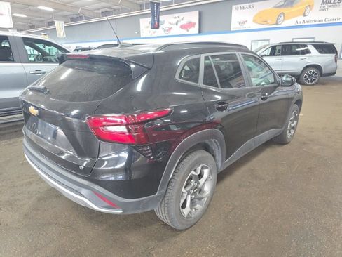 Certified 2024 Chevrolet Trax LT FWD image 2