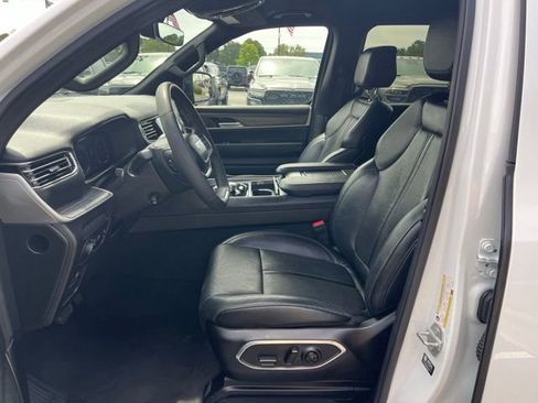 Used 2024 Jeep Wagoneer Series II w/ Flexible Seating Group RWD image 7