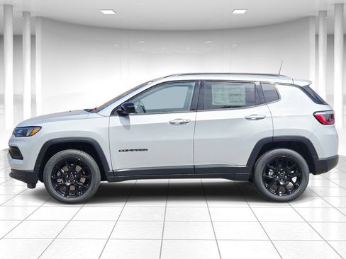 Certified 2025 Jeep Compass Latitude w/ Sun & Sound Group AWD/4WD image 6