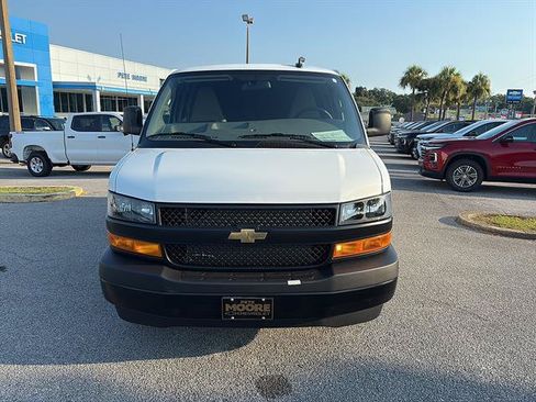 Used 2025 Chevrolet Express 2500 w/ Enhanced Convenience Package RWD image 2