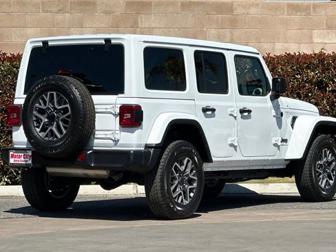Used 2025 Jeep Wrangler Sahara image 4