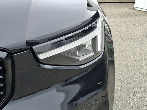 Certified 2023 Volvo XC40 B5 Plus w/ Climate Package AWD/4WD image 10