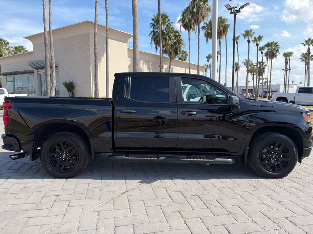 Used 2026 Chevrolet Silverado 1500 Custom w/ Turbomax Blackout Package RWD image 3