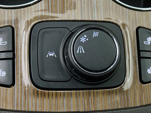 Used 2023 GMC Acadia SLE w/ Driver Convenience Package image 26