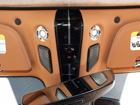 Used 2025 Aston Martin DB12 Convertible RWD image 39