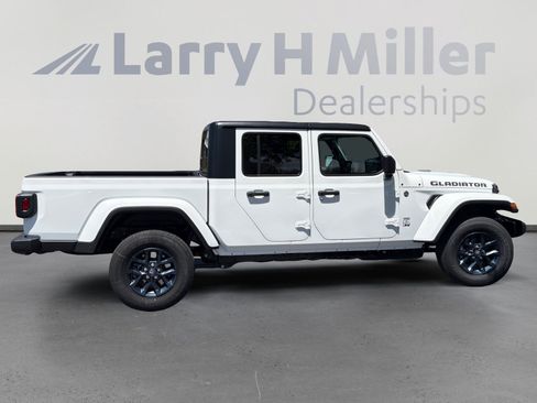 New 2026 Jeep Gladiator Sport AWD/4WD image 6