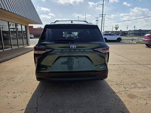 Used 2025 Toyota Sienna XLE FWD image 7
