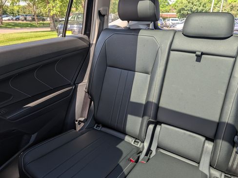Certified 2023 Volkswagen Tiguan SE w/ Panoramic Sunroof Package AWD/4WD image 12