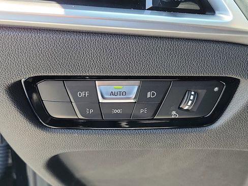 Used 2025 BMW 330i Sedan w/ Premium Package RWD image 22