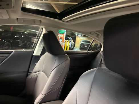 Used 2023 Lexus ES 350 w/ Premium Package FWD image 13