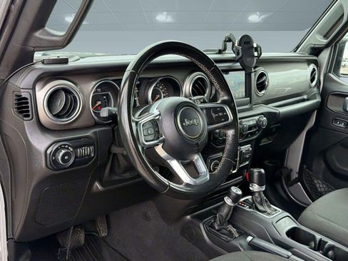 Used 2021 Jeep Wrangler Unlimited Sahara AWD/4WD image 4