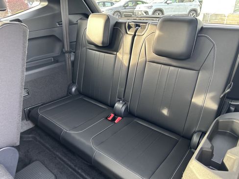 Certified 2024 Volkswagen Tiguan SE R-Line image 25