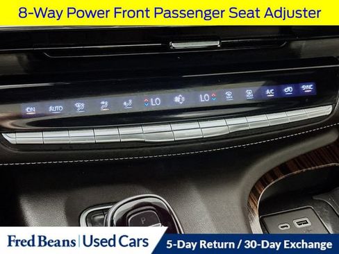 Used 2022 Cadillac Escalade ESV Premium Luxury AWD/4WD image 20
