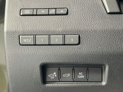Used 2024 Lexus GX 550 w/ Accessory Package (2T) AWD/4WD image 35