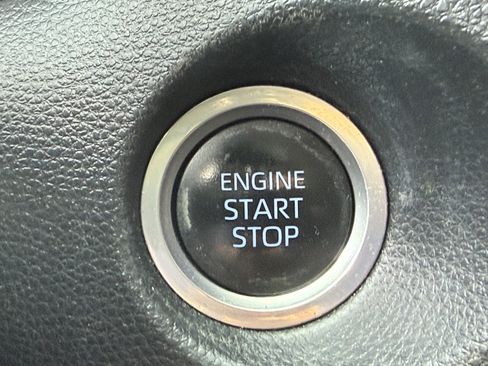 Used 2022 Toyota Corolla Cross XLE w/ Convenience Package image 22