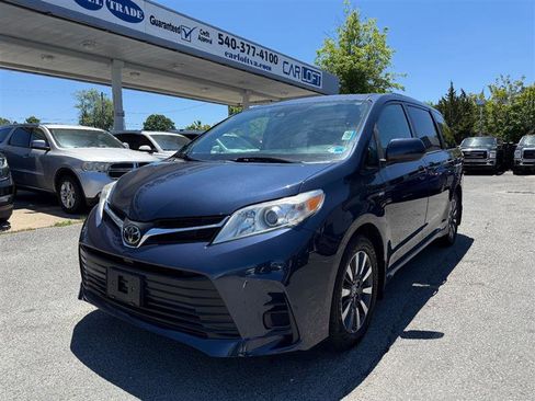 Used 2019 Toyota Sienna LE AWD/4WD image 1