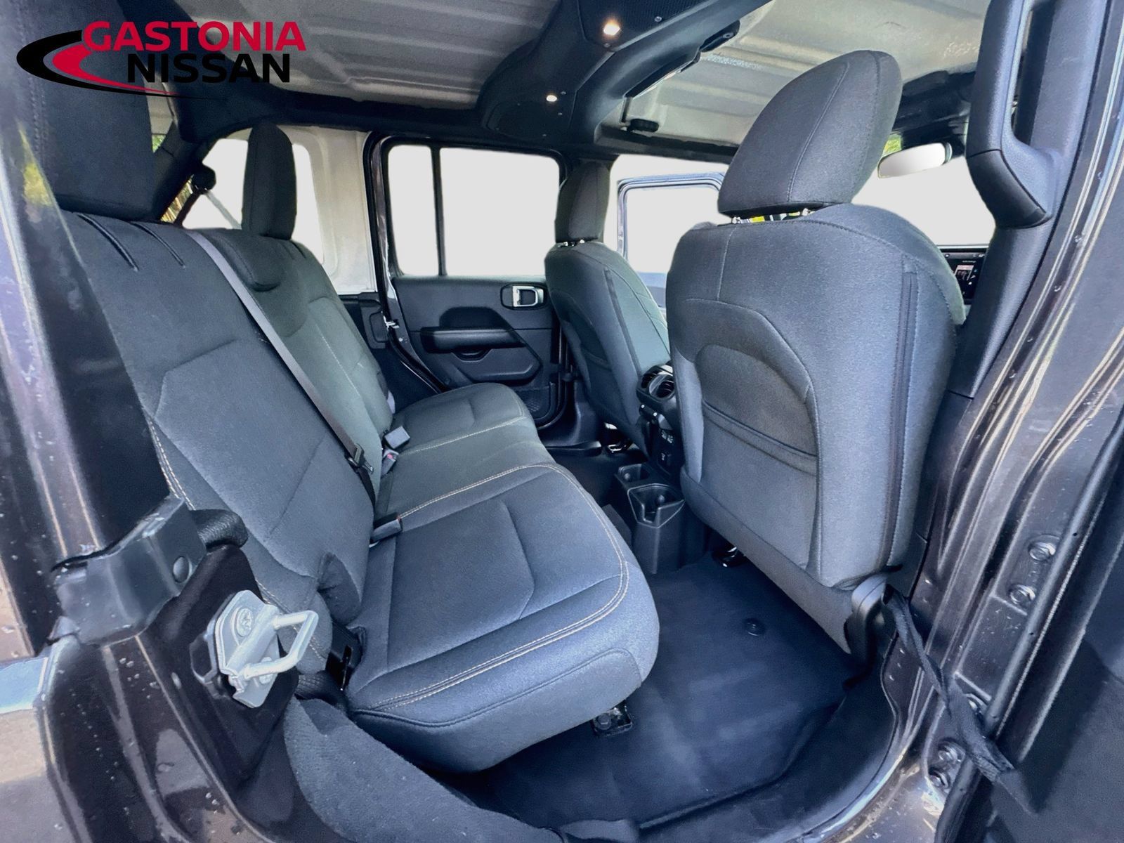 Used 2025 Jeep Wrangler Unlimited Sahara AWD/4WD image 34
