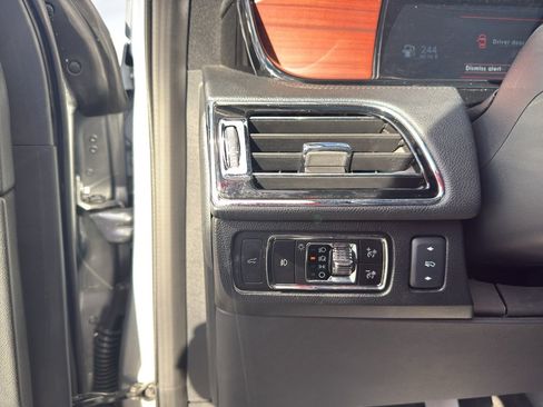 Used 2023 Lincoln Navigator Reserve image 9