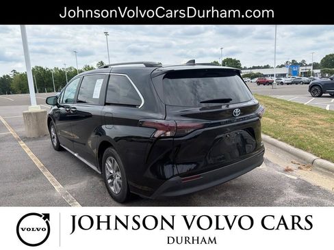 Used 2024 Toyota Sienna XLE FWD image 8