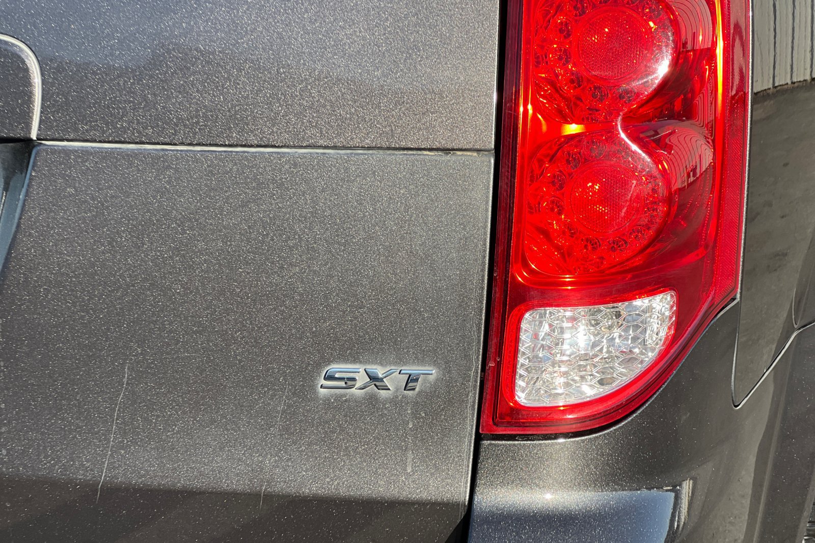 Used 2016 Dodge Grand Caravan SXT w/ UConnect Hands-Free Group FWD image 9