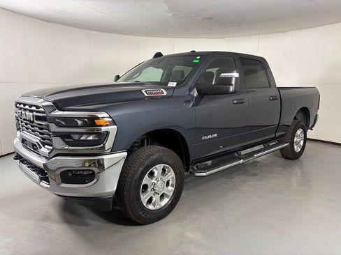 Used 2026 RAM 2500 Big Horn AWD/4WD image 4