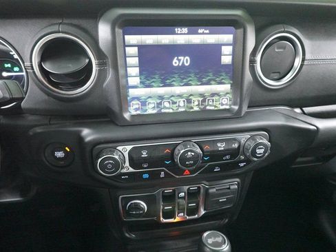 Used 2023 Jeep Wrangler Unlimited Sahara image 17