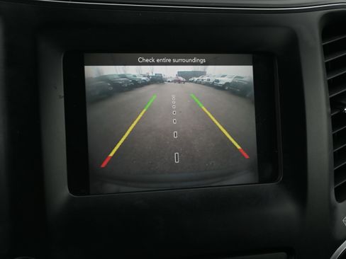 Used 2019 Jeep Cherokee Latitude w/ Popular Appearance Group image 14