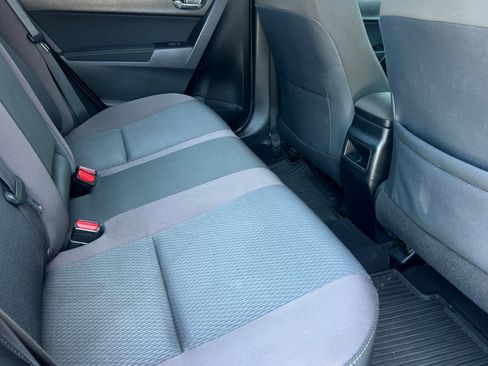 Used 2018 Toyota Corolla LE FWD image 18