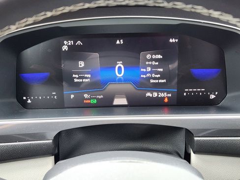 Used 2024 Volkswagen Tiguan SE image 16