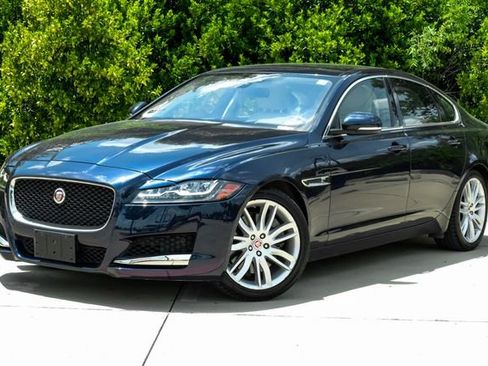 Used 2016 Jaguar XF Prestige RWD image 2