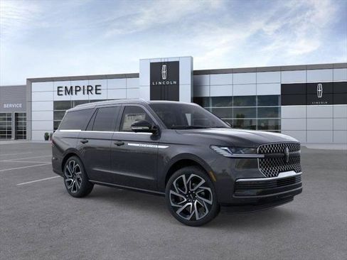 New 2026 Lincoln Navigator Reserve image 7