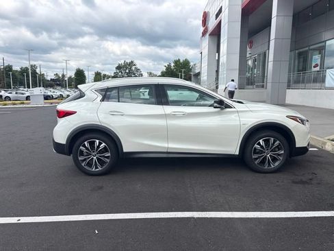 Used 2018 INFINITI QX30 Premium w/ Navigation Package AWD/4WD image 8