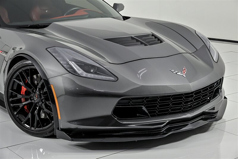 Used 2015 Chevrolet Corvette Z06 w/ 2LZ Preferred Equipment Group RWD image 2