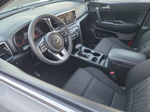 Used 2021 Kia Sportage LX image 3