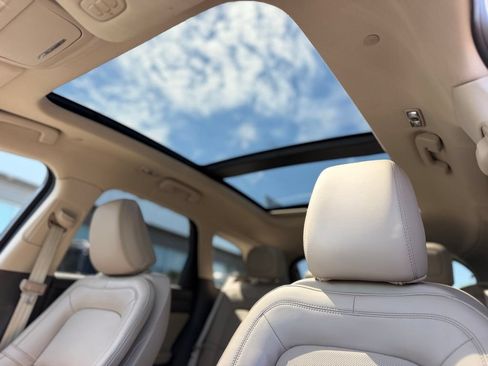 Used 2022 Lincoln Corsair AWD w/ Premium Package image 16
