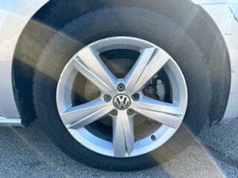 Used 2013 Volkswagen Passat 2.5 SE image 40