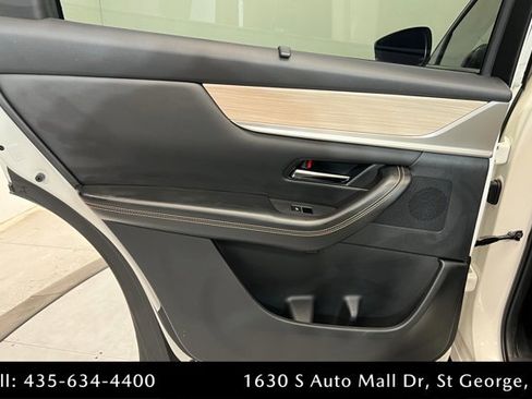 Certified 2025 MAZDA CX-70 Plug-In Hybrid w/ Premium Pkg image 18