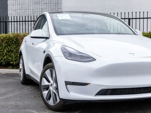Used 2024 Tesla Model Y Long Range AWD/4WD image 14