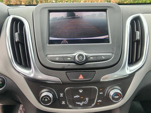 Used 2021 Chevrolet Equinox LS w/ LS Convenience Package image 32