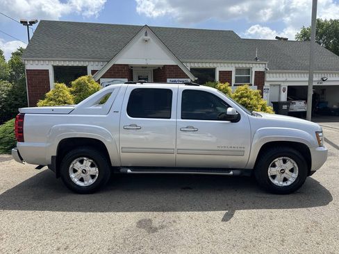 Used 2012 Chevrolet Avalanche LT AWD/4WD image 8