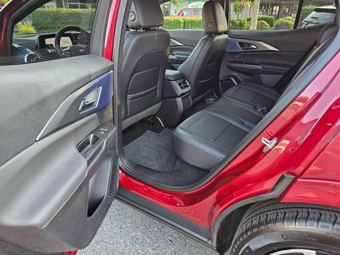 Used 2025 Chevrolet Equinox EV LT FWD image 18
