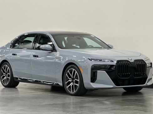Used 2024 BMW 760i xDrive w/ Executive Package AWD/4WD image 2