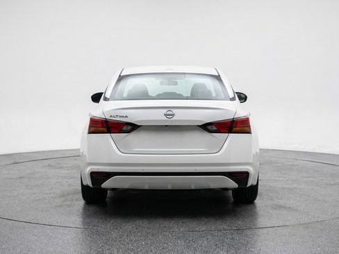 Used 2025 Nissan Altima 2.5 SV FWD image 7
