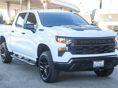 Used 2025 Chevrolet Silverado 1500 Custom Trail Boss w/ Dark Appearance Package image 3