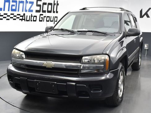 Used 2005 Chevrolet TrailBlazer LS w/ LS Preferred Equipment Group AWD/4WD image 1