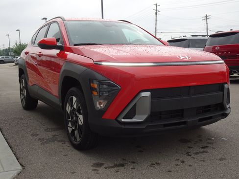 Used 2025 Hyundai Kona SEL AWD/4WD image 6