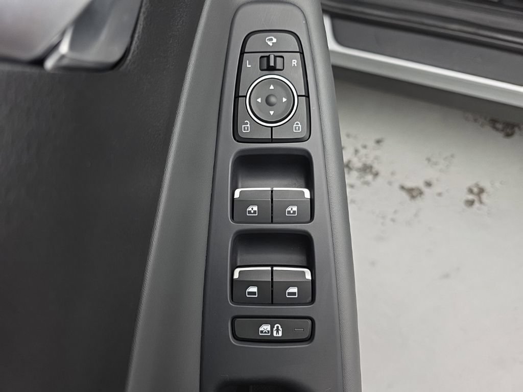Used 2023 Hyundai Santa Fe Limited w/ Cargo Package AWD/4WD image 19