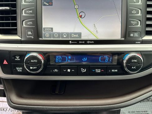 Used 2017 Toyota Highlander Limited w/ Carpet Mat Package image 30