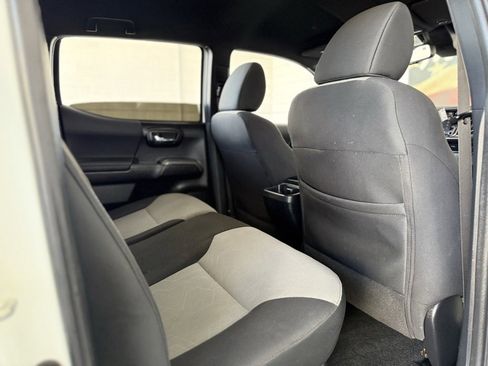 Used 2021 Toyota Tacoma TRD Off-Road image 45